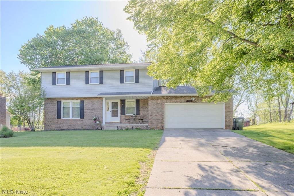 11805 Meadowlane Avenue NW, Uniontown, OH 44685