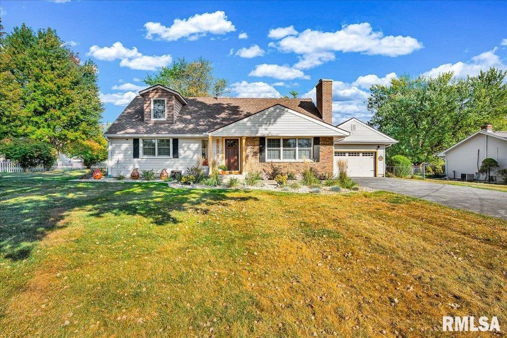 1031 DALLAS Road, Washington, IL 61571