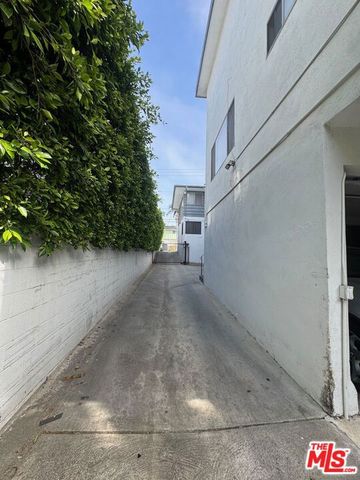 212 W Plymouth Street, Inglewood, CA 90302