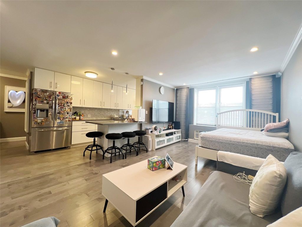 14105 Northen Boulevard 7D, Flushing, NY 11354