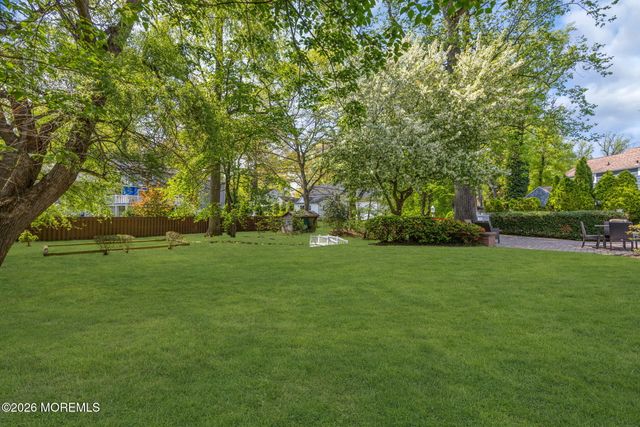 10 S Woodland Drive S, Fair Haven, NJ 07704