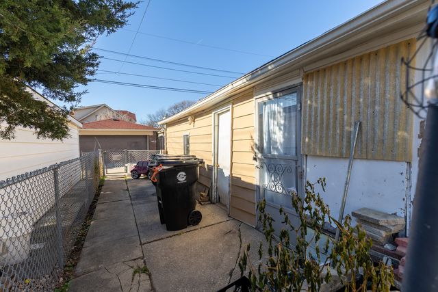 1626 S Home Avenue, Berwyn, IL 60402