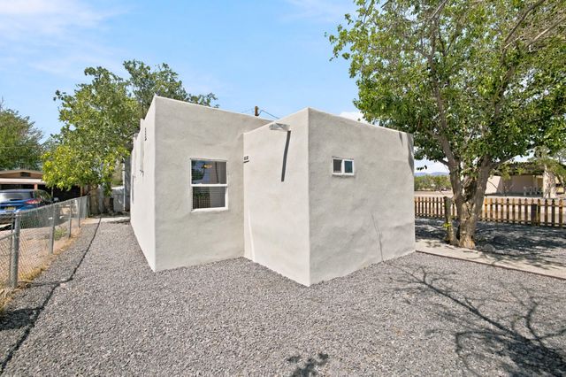 501 Veranda Road NW, Albuquerque, NM 87107