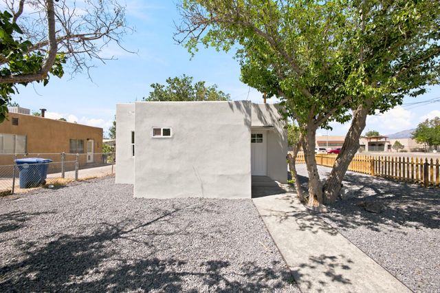 501 Veranda Road NW, Albuquerque, NM 87107