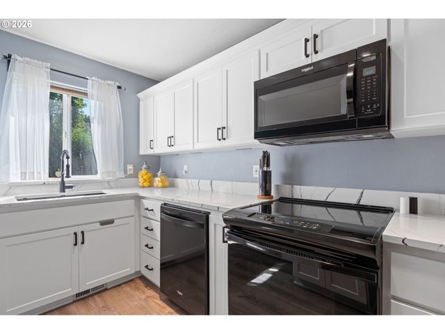 22046 Sw GRAHAMS FERRY Rd C, Tualatin, OR 97062