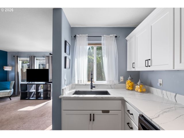 22046 Sw GRAHAMS FERRY Rd C, Tualatin, OR 97062