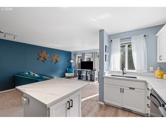 22046 Sw GRAHAMS FERRY Rd C, Tualatin, OR 97062