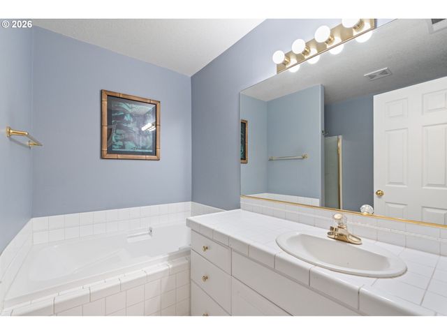 22046 Sw GRAHAMS FERRY Rd C, Tualatin, OR 97062