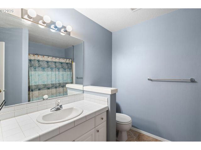 22046 Sw GRAHAMS FERRY Rd C, Tualatin, OR 97062