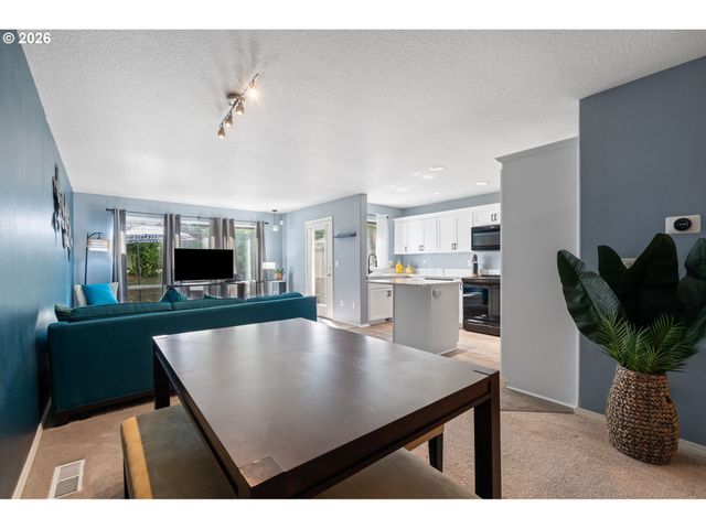 22046 Sw GRAHAMS FERRY Rd C, Tualatin, OR 97062