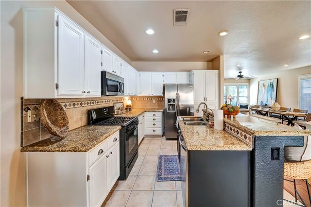 39943 Penina, Palmdale, CA 93551
