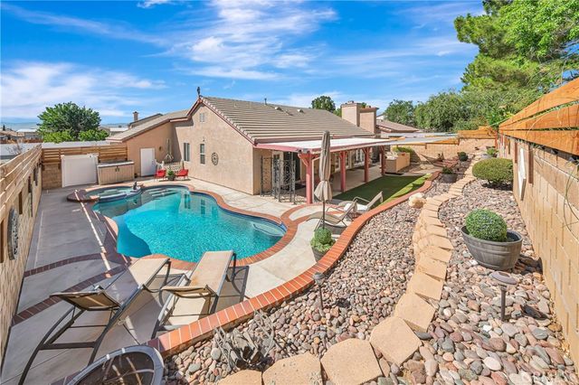 39943 Penina, Palmdale, CA 93551