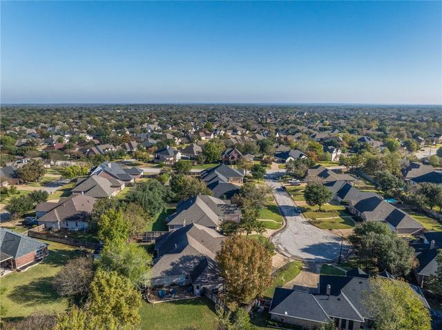 705 Kingsmill Court, College Station, TX 77845