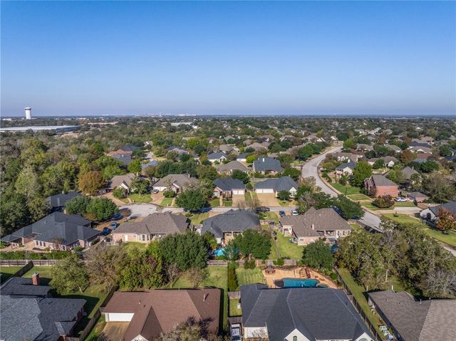 705 Kingsmill Court, College Station, TX 77845