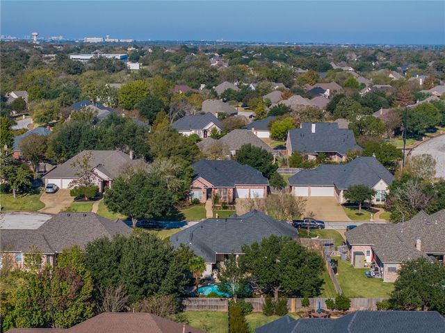 705 Kingsmill Court, College Station, TX 77845