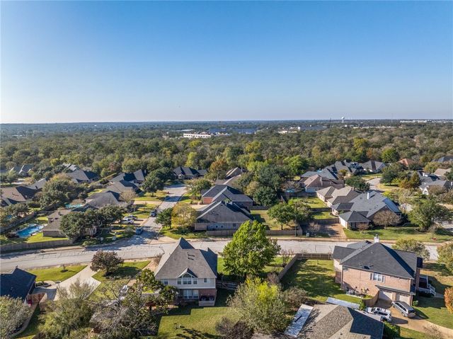 705 Kingsmill Court, College Station, TX 77845