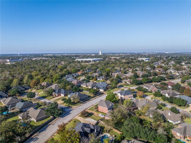 705 Kingsmill Court, College Station, TX 77845