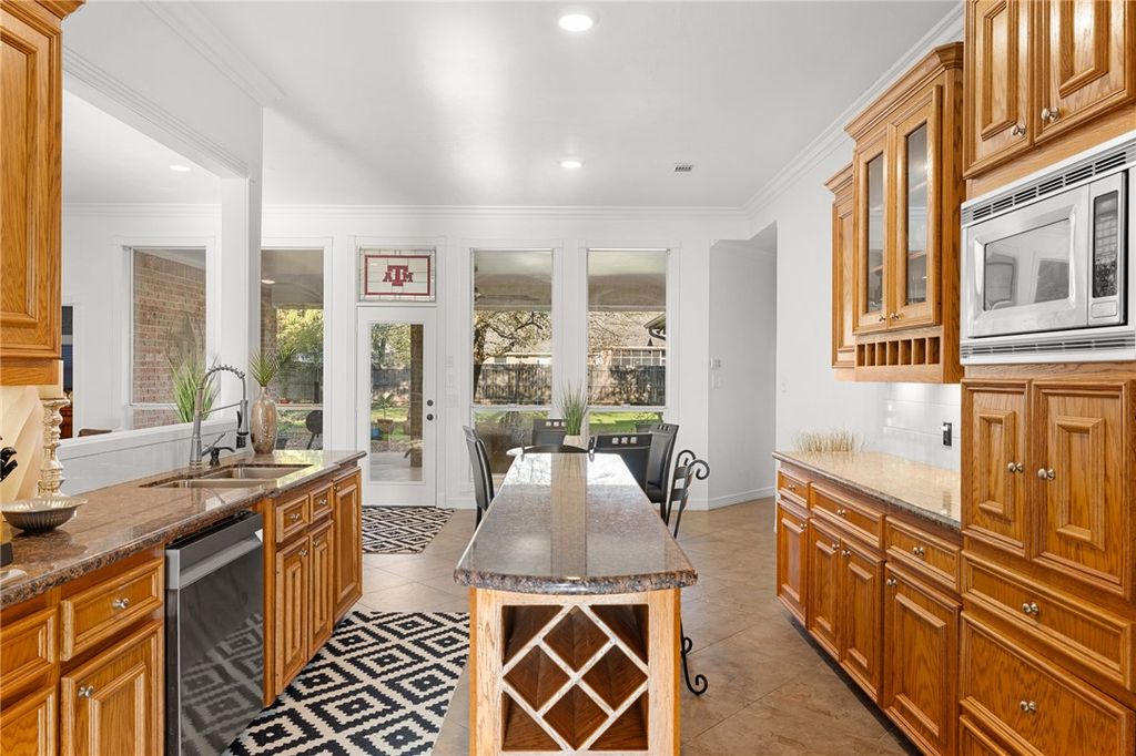 705 Kingsmill Court, College Station, TX 77845