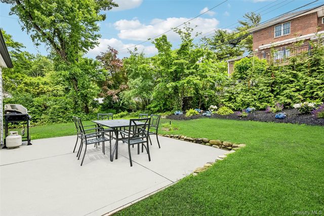 22 Shorehaven Lane, Manhasset, NY 11030