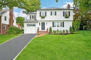 22 Shorehaven Lane, Manhasset, NY 11030