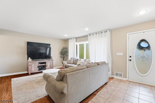 230 Watchung Ave, Bloomfield Twp., NJ 07003