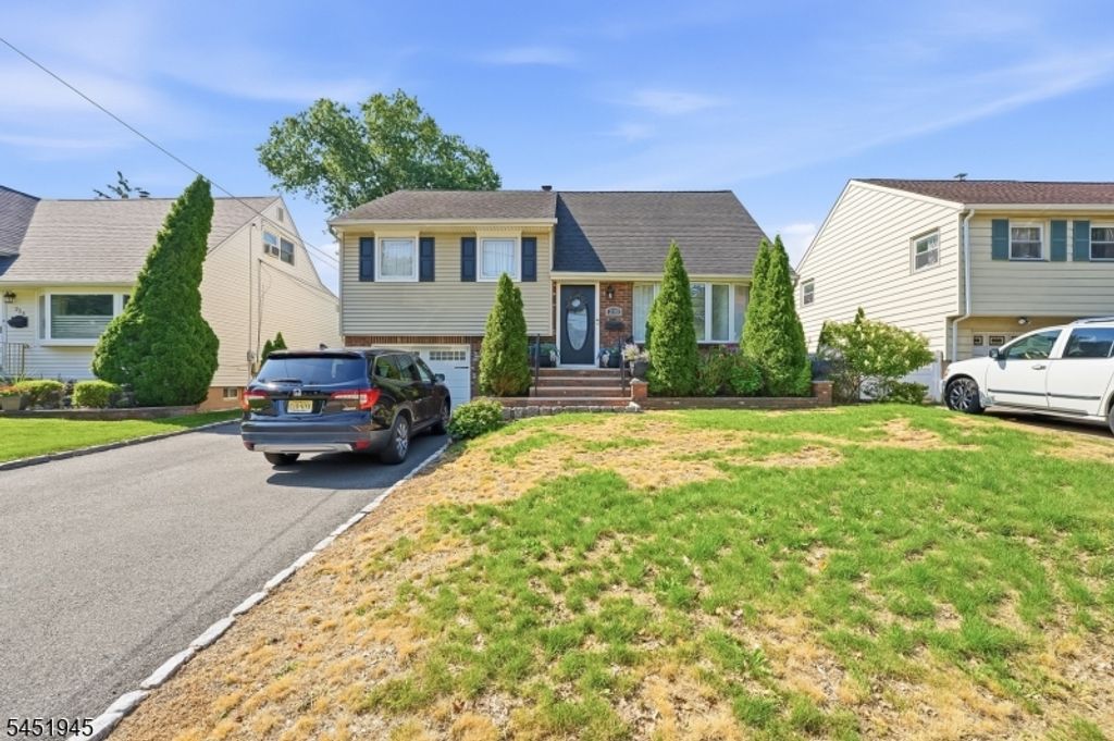 230 Watchung Ave, Bloomfield Twp., NJ 07003