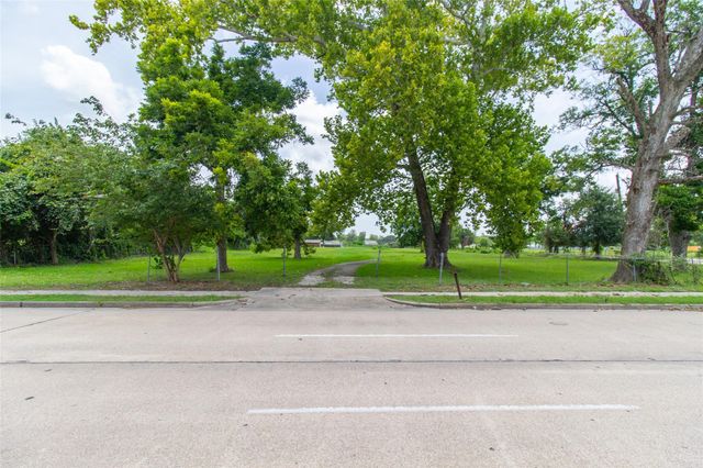 7204 Homestead Road, Houston, TX 77028