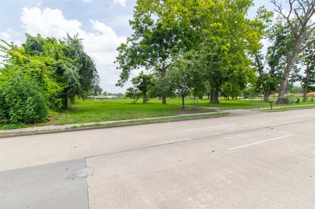 7204 Homestead Road, Houston, TX 77028