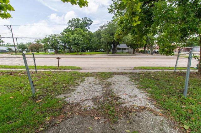 7204 Homestead Road, Houston, TX 77028