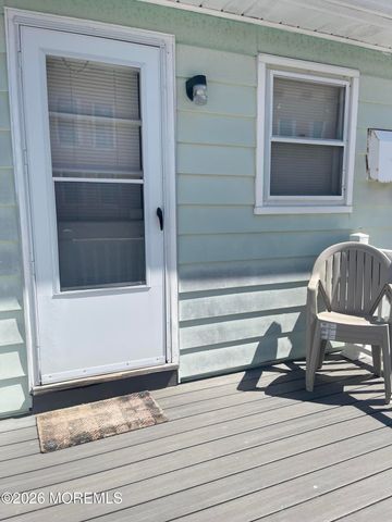 127 Hancock Avenue upstairs, Seaside Heights, NJ 08751