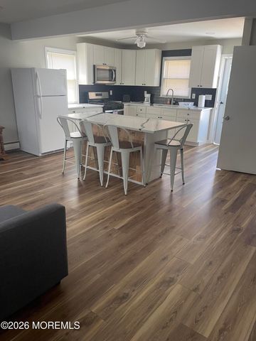 127 Hancock Avenue upstairs, Seaside Heights, NJ 08751