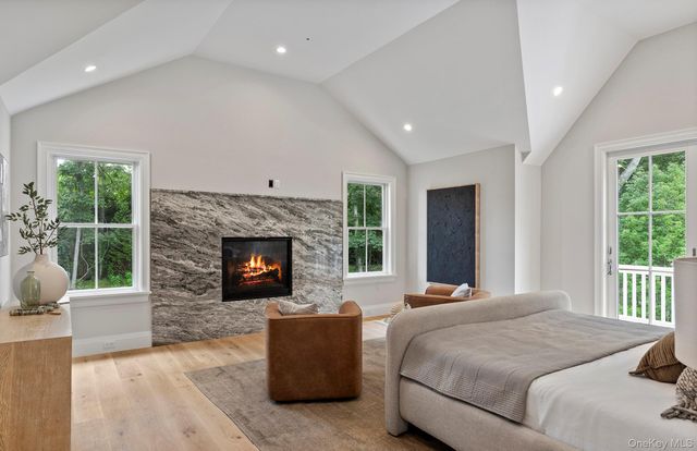 2524 Noyack Rd, Sag Harbor, NY 11963