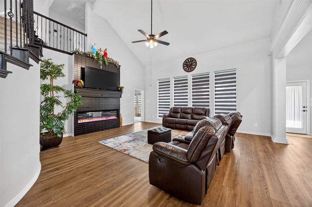 214 Tradd Street, Glenn Heights, TX 75154