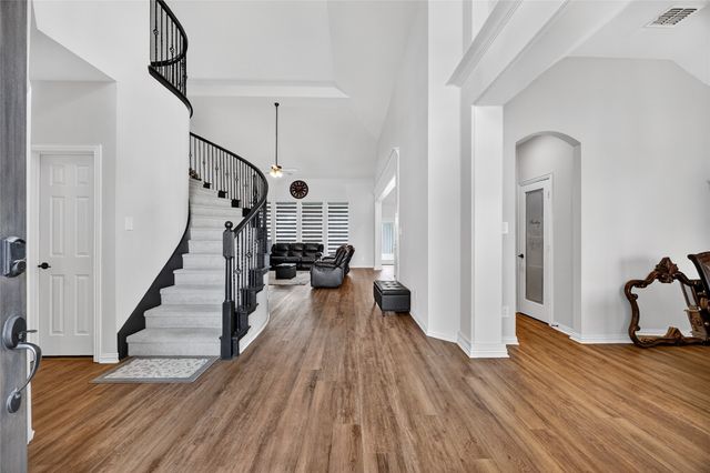 214 Tradd Street, Glenn Heights, TX 75154