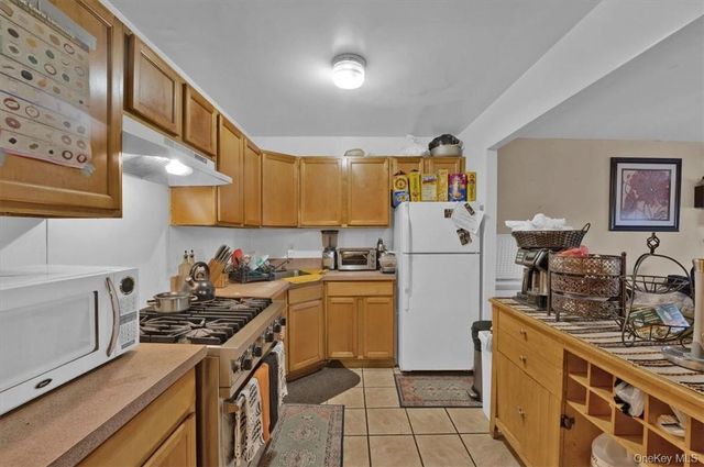 931 E 216th Street, Bronx, NY 10469