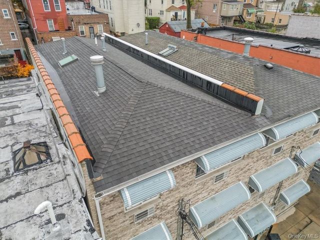 931 E 216th Street, Bronx, NY 10469