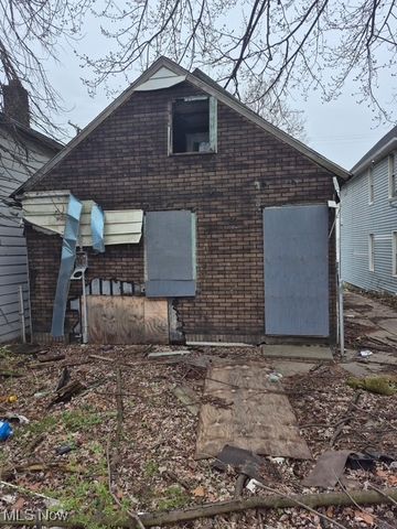 5827 Portage Avenue, Cleveland, OH 44127