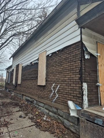 5827 Portage Avenue, Cleveland, OH 44127