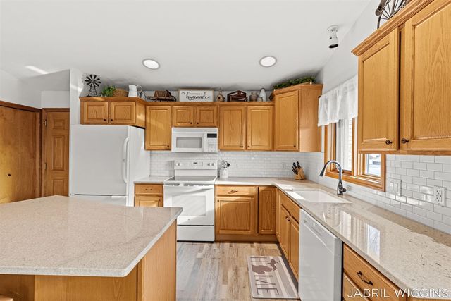 1120 Amber Ridge Drive, Byron Center, MI 49315