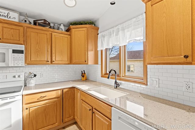 1120 Amber Ridge Drive, Byron Center, MI 49315