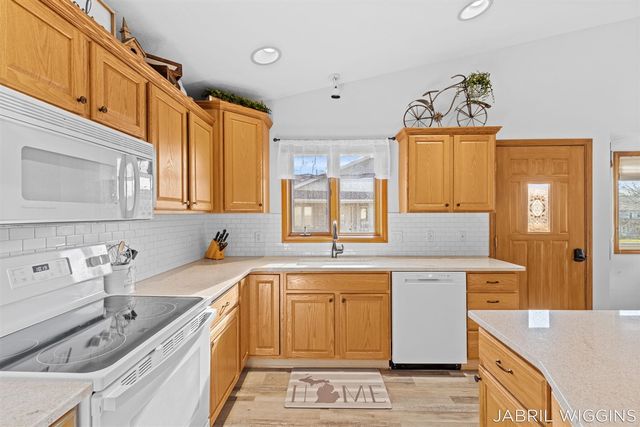 1120 Amber Ridge Drive, Byron Center, MI 49315