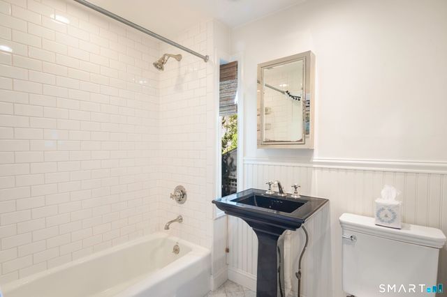 42 Hoyt Street, New Canaan, CT 06840