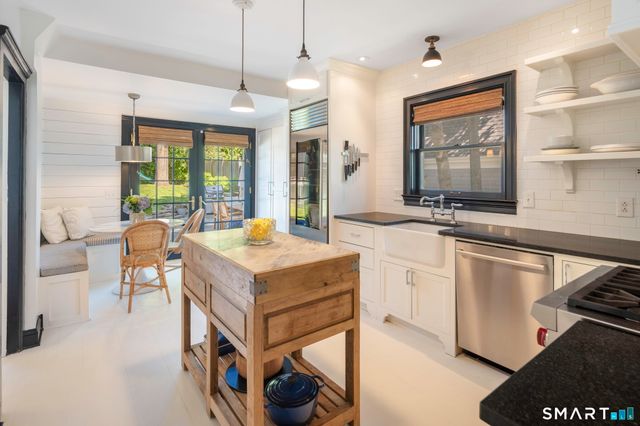 42 Hoyt Street, New Canaan, CT 06840