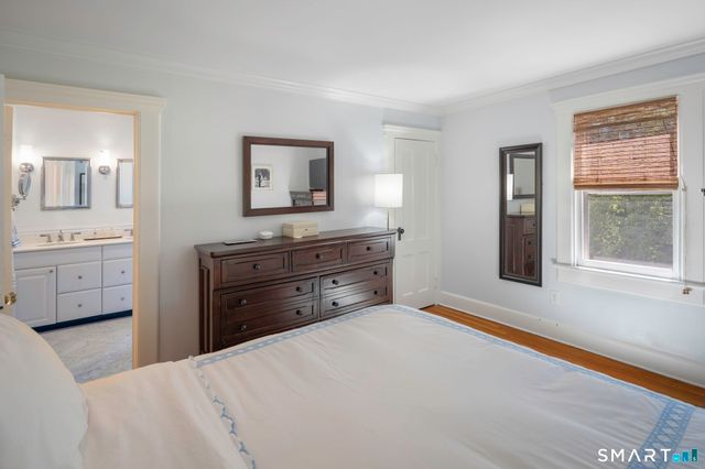 42 Hoyt Street, New Canaan, CT 06840