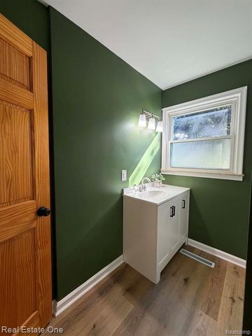 1396 Potter Boulevard, Burton, MI 48509