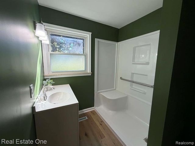 1396 Potter Boulevard, Burton, MI 48509
