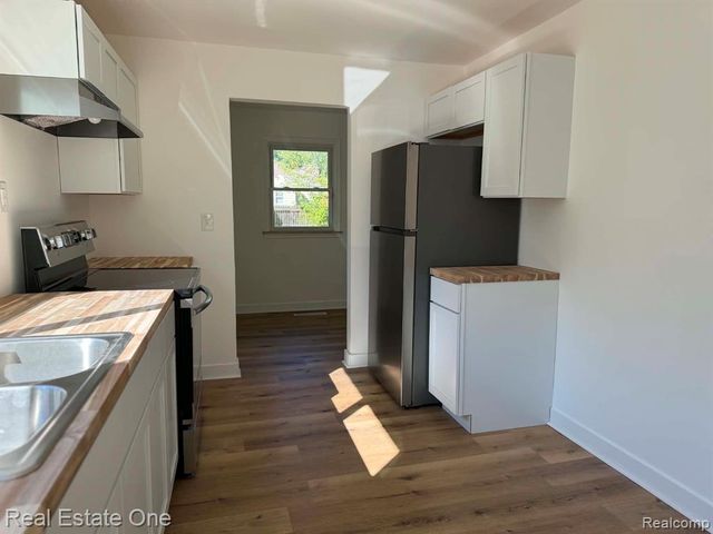 1396 Potter Boulevard, Burton, MI 48509
