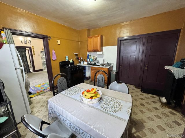 12624 Charest Street, Detroit, MI 48212