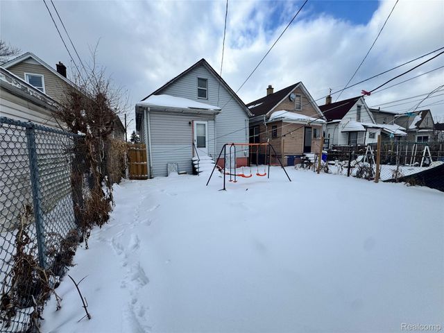 12624 Charest Street, Detroit, MI 48212