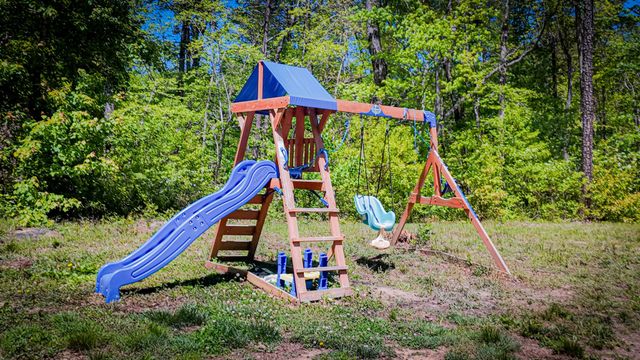 506 Dollar Dr, Altamont, TN 37301